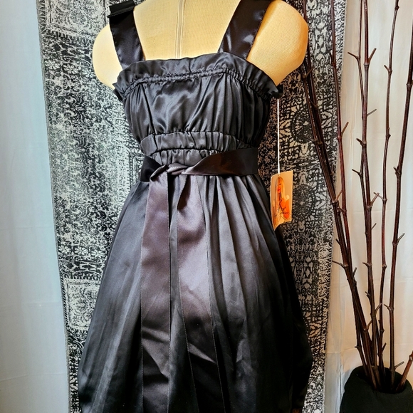 BETSEY JOHNSON...STUNNING GORGEOUS DRESS - Picture 3 of 8